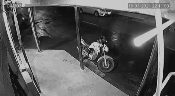 Un automobiliste "neutralise" un braqueur