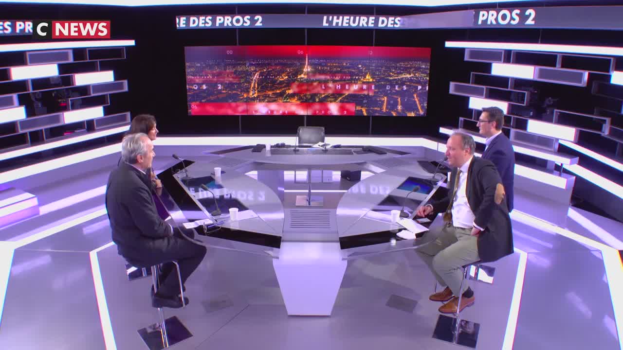 Pascal Praud imite Jacques Chirac, sans savoir qu'il est Ă l'antenne