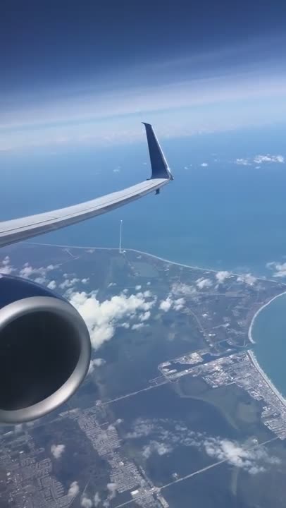 Le décollage de la fusée Atlas V vu d'un avion (Floride)