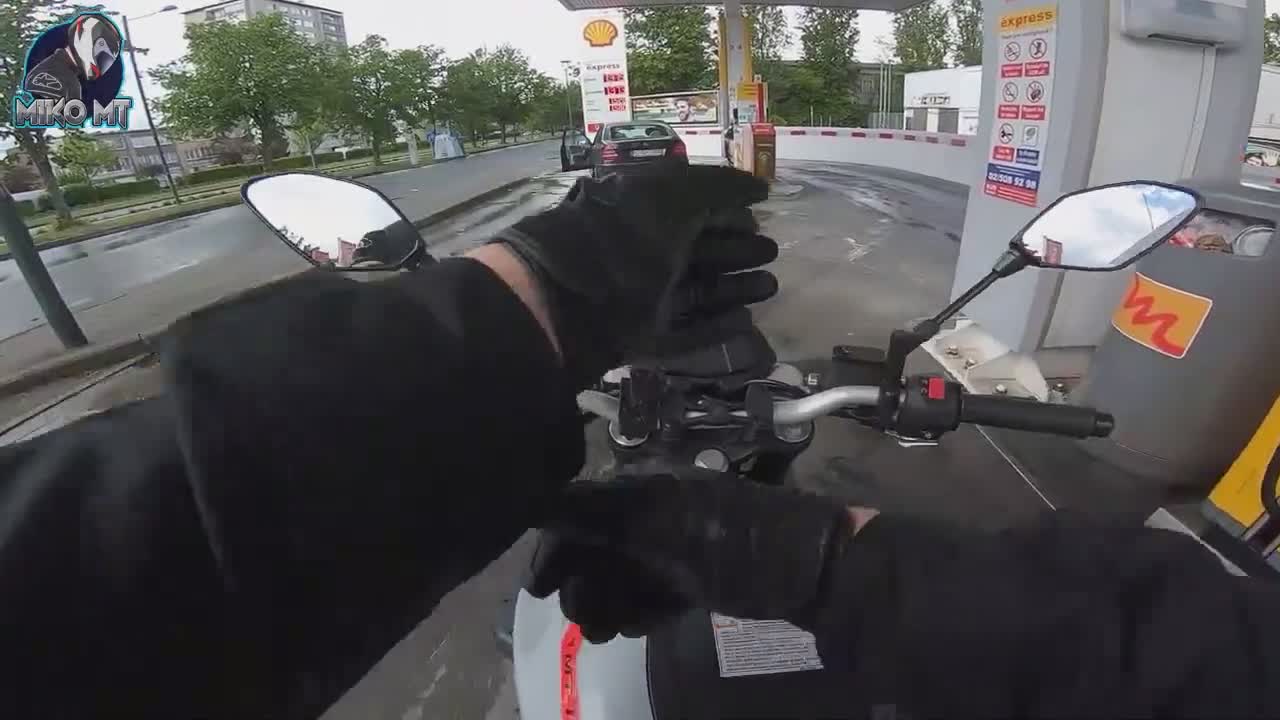 Un passant lance une canette sur un motard et sort un couteau (Belgique)