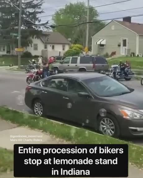Une bande de bikers fait un arrêt pour acheter de la limonade à des enfants