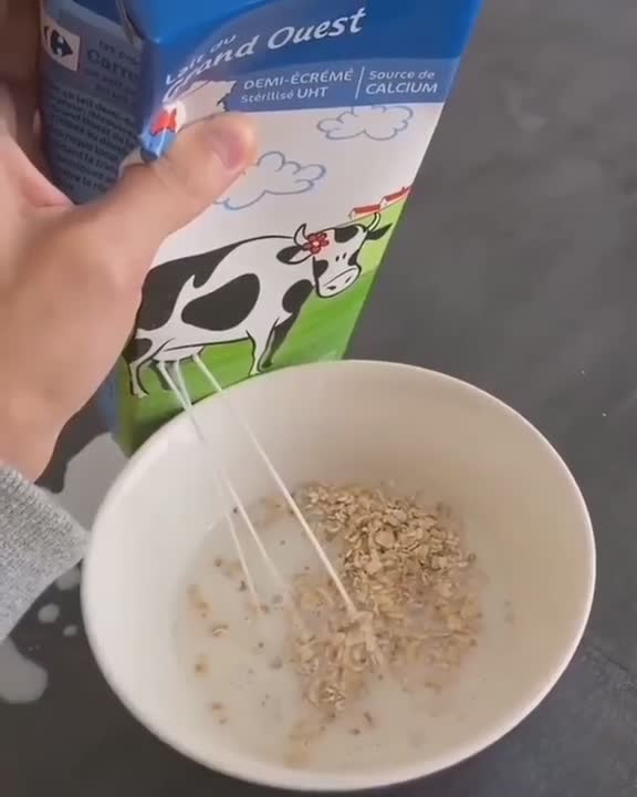 Ouvrir une brique de lait avec style