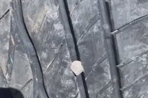 Comment enlever un cailloux dans son pneu
