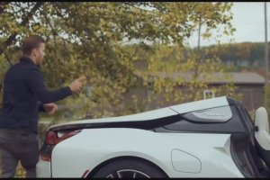 Monter dans une BMW i8 : la solution