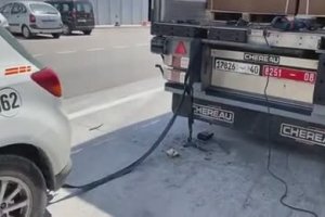 Un camion passe la douane après un repas mexicain