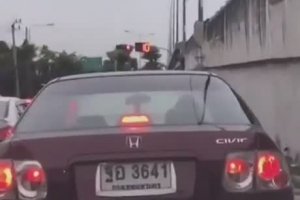 Le feu de circulation le plus frustrant du monde (Thailande)