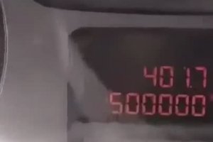 Il fĂŞte les 500.000 km de sa voiture