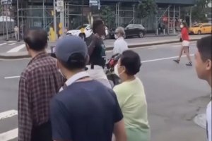 En plein Chinatown, un raciste insulte des asiatiques, mauvaise idée (New-York)