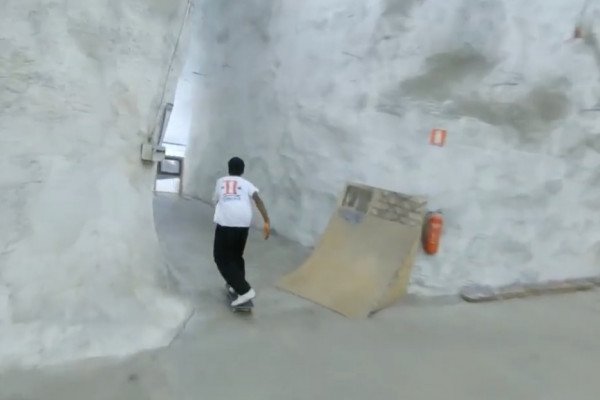 Un drone fait un tour dans le skatepark de Göteborg (Suède)