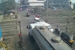 Fermer un passage Ă niveau en Inde