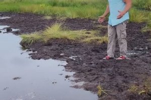 Marcher sur une flaque d'eau (Maldives)