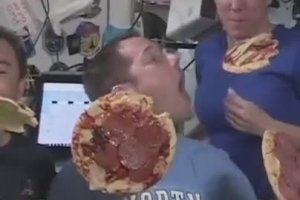 Une soirée pizza dans l'ISS