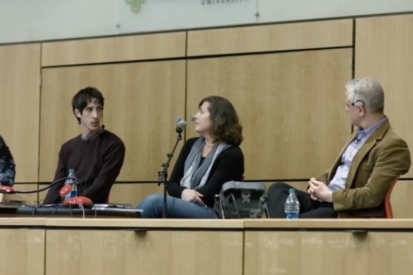 Des élèves d'une université quittent la salle quand une professeure déclare qu'il y a des différences entre les hommes et les femmes