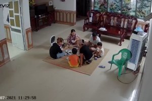 Un ventilateur s'incruste dans un repas de famille (Vietnam)