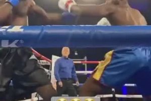 Un boxeur retient ses coups pour pas mettre son adversaire KO