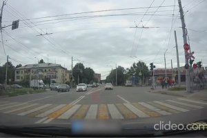 Un automobiliste percute un cycliste (roadpasrage)
