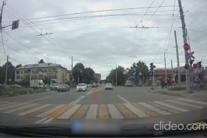 Un automobiliste percute un cycliste (roadpasrage)