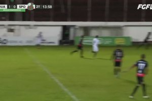 Un joueur de foot attaque un arbitre (Brésil)