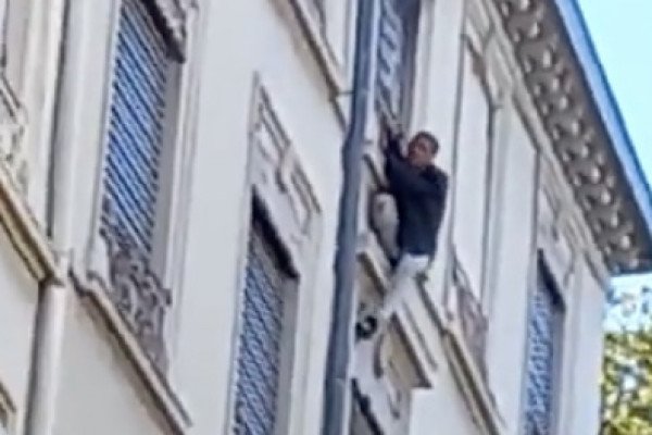 Il sauve son voisin pris au piège dans son appartement en feu (Lyon)