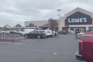 Un homme quitte un magasin sans payer mais ça va lui couter cher quand même