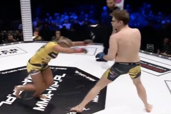 Un homme affronte une femme dans un combat de MMA mixte en Pologne