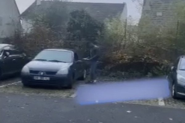 Régis brule la voiture de son ex pour se venger (France)