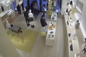 Un groupe de braqueurs dévalise un magasin Louis Vuitton (Chicago)
