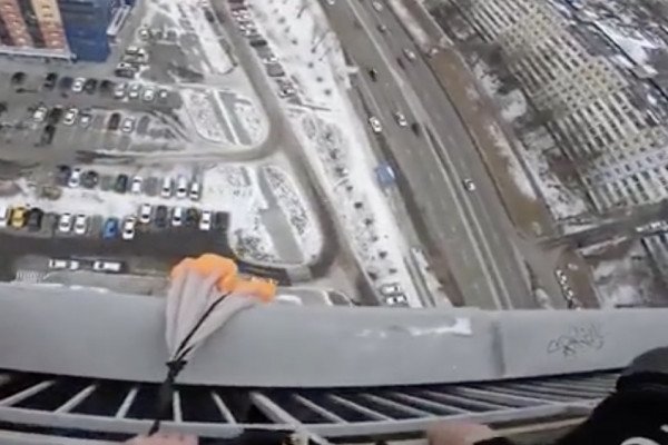 Base jump du 25ème étage (Russie, Khabarovsk)