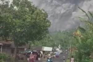 La superbe éruption du volcan Semeru (Indonésie)