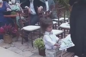 Un enfant fait une grosse gaffe à un mariage