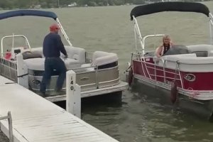 Demande en mariage entre deux bateaux