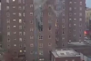 Deux jeunes grimpent sur une canalisation pour échapper à un incendie (New York)
