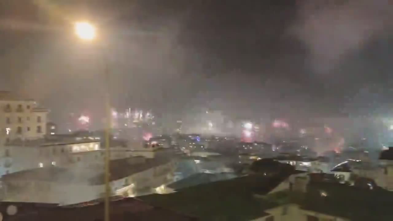 La ville de Naples quand le maire interdit les feux d'artifice