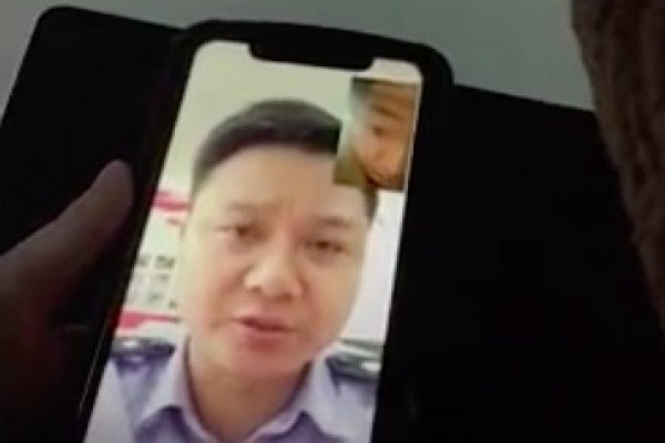 En voyage en Australie, une chinoise qui dénonce les fakes news de son gouvernement (sur Twitter) reçoit un appel de la police