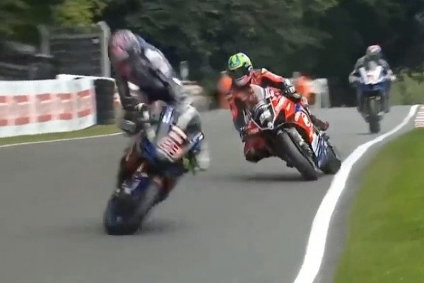 L'impressionnante chute du pilote Tarran Mackenzie (Superbike, BBS 2021)