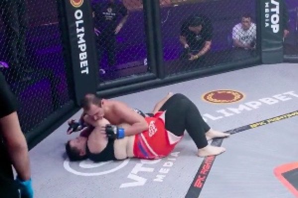 Un combat MMA entre une blogueuse et un acteur porno tourne au vinaigre