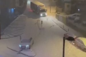 Un camion a un petit soucis sur la neige