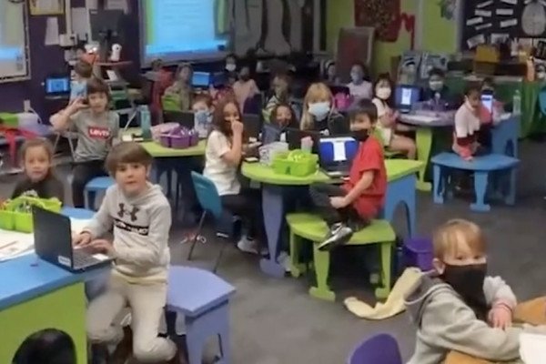Des enfants apprennent qu’ils n'auront plus à porter le masque à l'école (Etats-Unis)