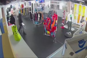 Une boutique de vêtements se fait dévaliser en 1 minute (Atlanta)