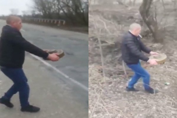 Clope au bec, un ukrainien retire une mine terrestre de la route