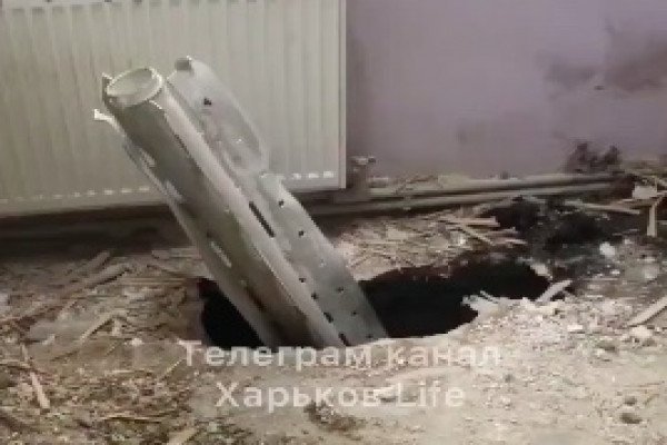 Des ukrainiens se retrouvent avec un missile russe dans leur chambre (Kharkiv)
