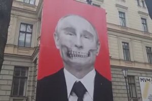 Les employés de l'ambassade de Russie à Riga ont une drôle de vue depuis quelques jours (Lettonie)