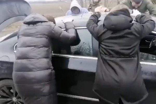 Une fin heureuse à un checkpoint militaire (Ukraine)