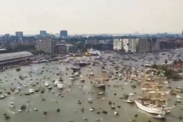 Timelapse : 9 heures de trafic au port d’Amsterdam