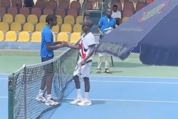 Après sa défaite, le tennisman français Michael Kouame gifle son adversaire