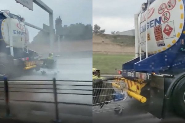 Sur l'autoroute, un homme dans un caddie se fait tracter par un camion (Afrique du Sud)