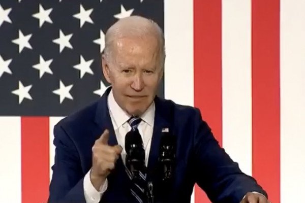 Joe Biden salue ses électeurs après un super discours