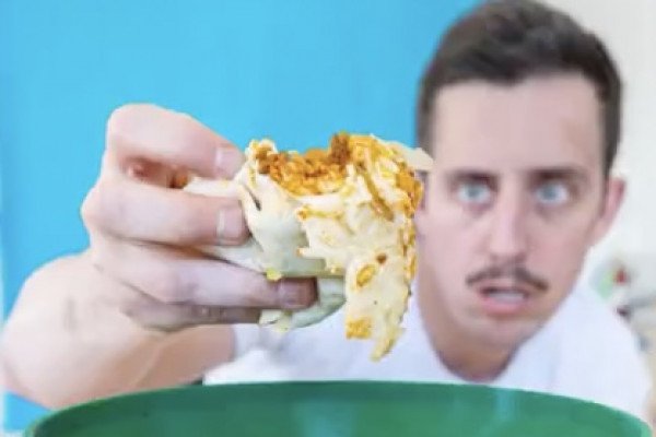 Burrito Bumper : la solution pour manger son burrito en en foutant partout, sans réellement en foutre partout