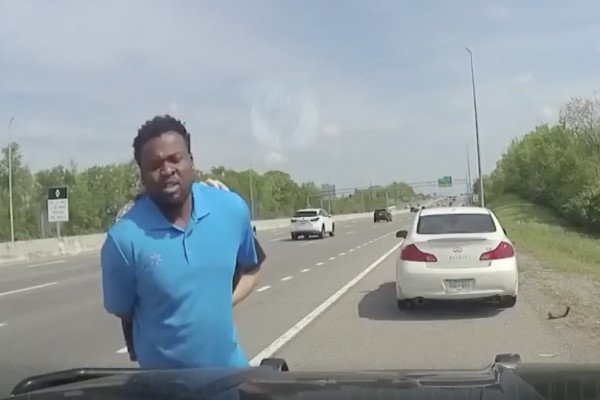 Un suspect menotté prend la fuite avec sa voiture (États-Unis)