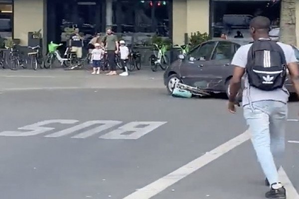 Un automobiliste renverse un livreur Deliveroo et part avec son vélo (Paris)